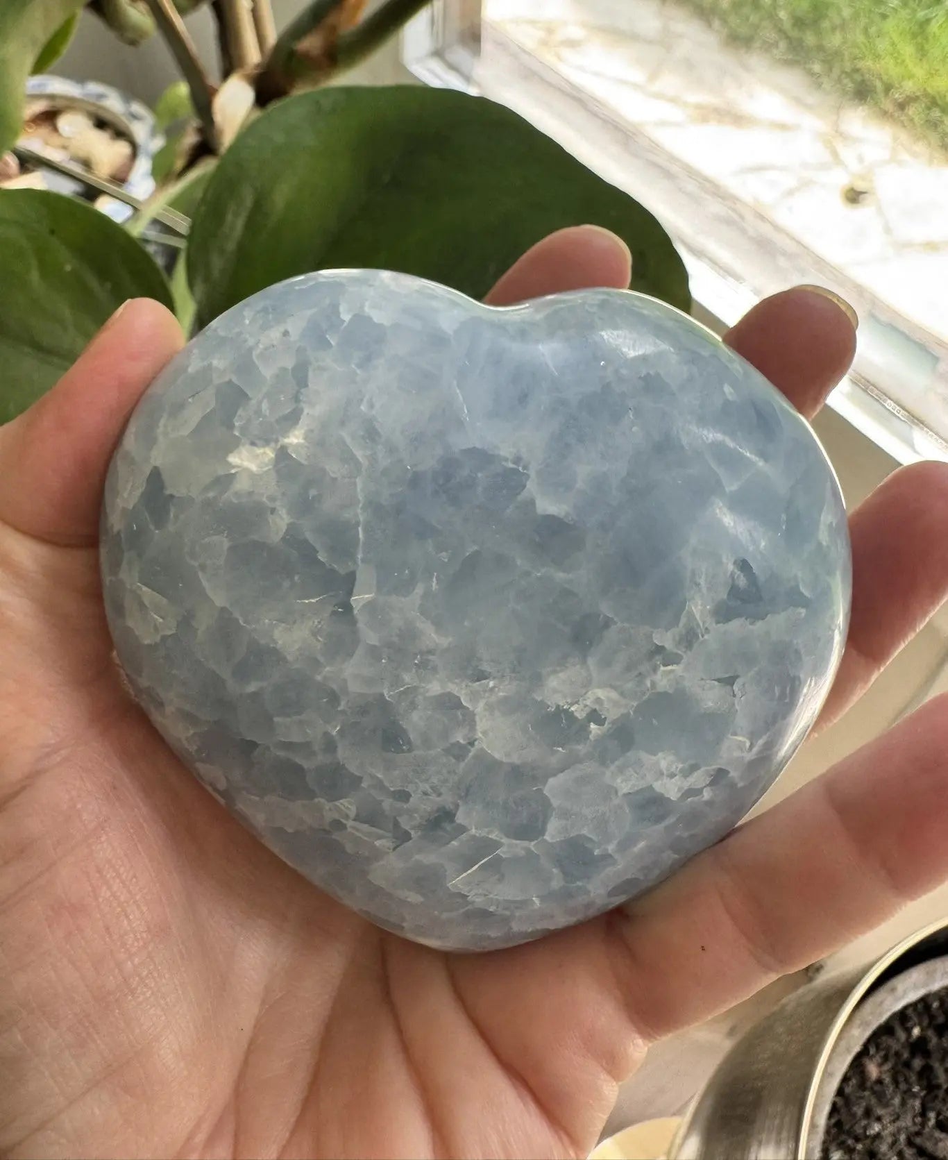 Calcite bleue l'imparfaite Mon minéral