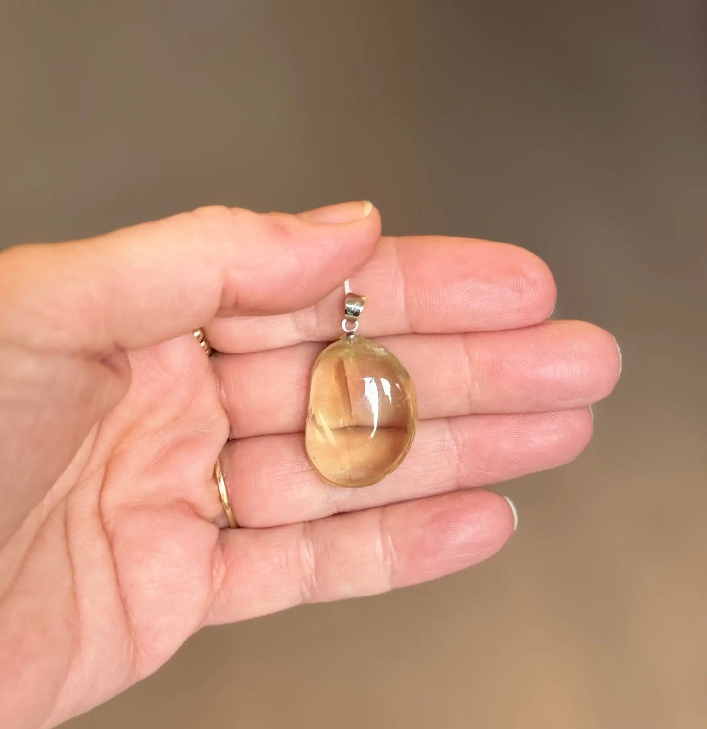 pendentif-citrine-forme-libre-1-mon-mineral