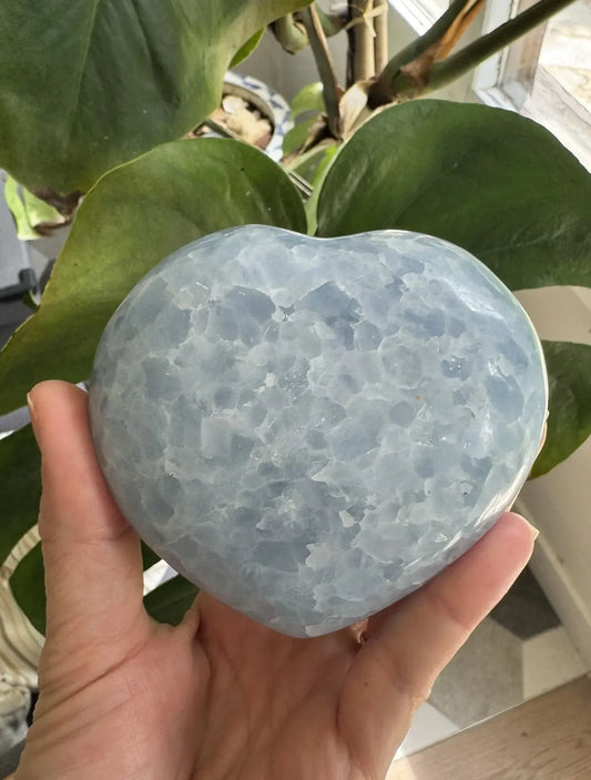 Calcite bleue l'imparfaite Mon minéral